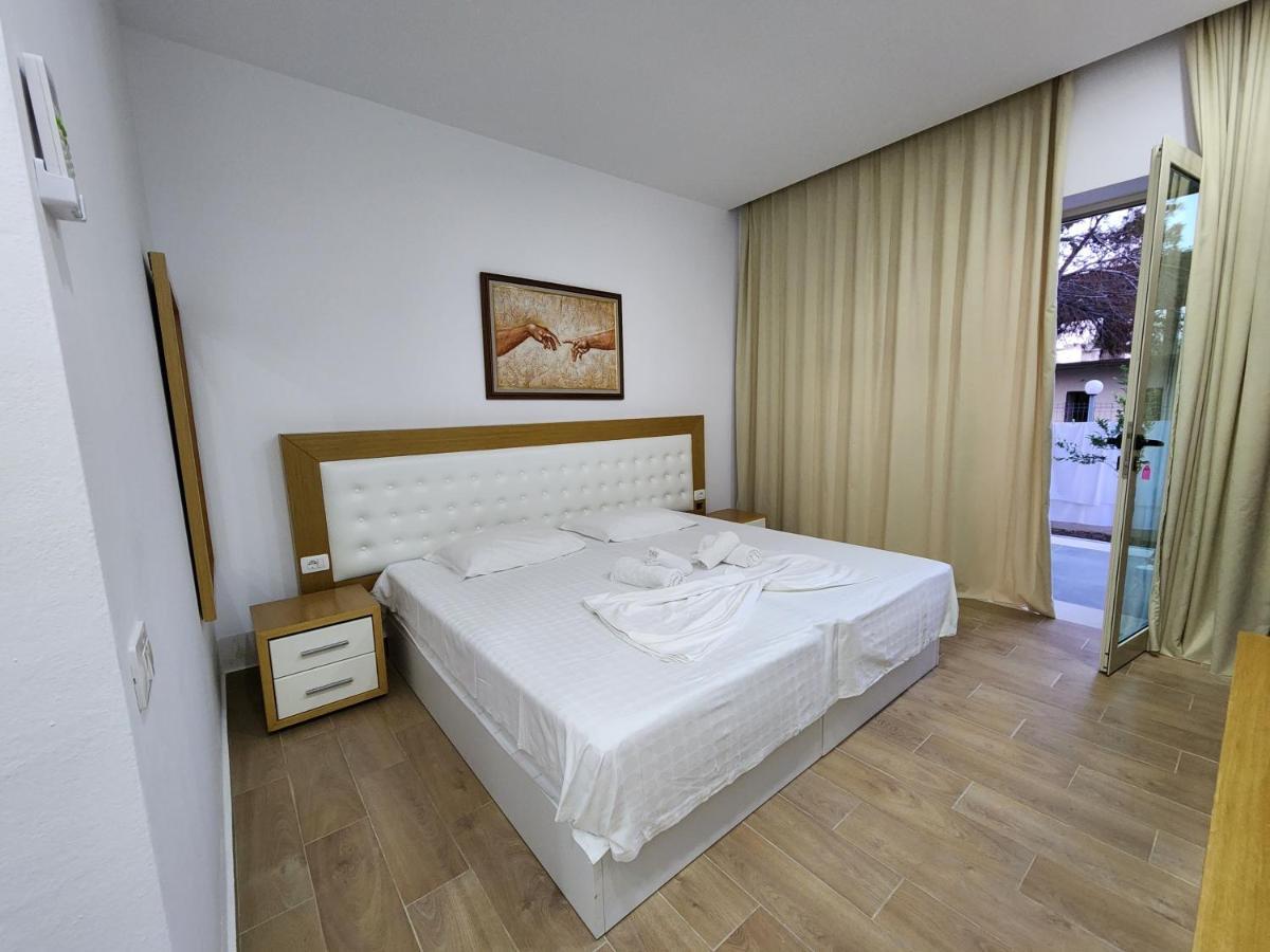 Vlorë Sea Front Villa מראה חיצוני תמונה