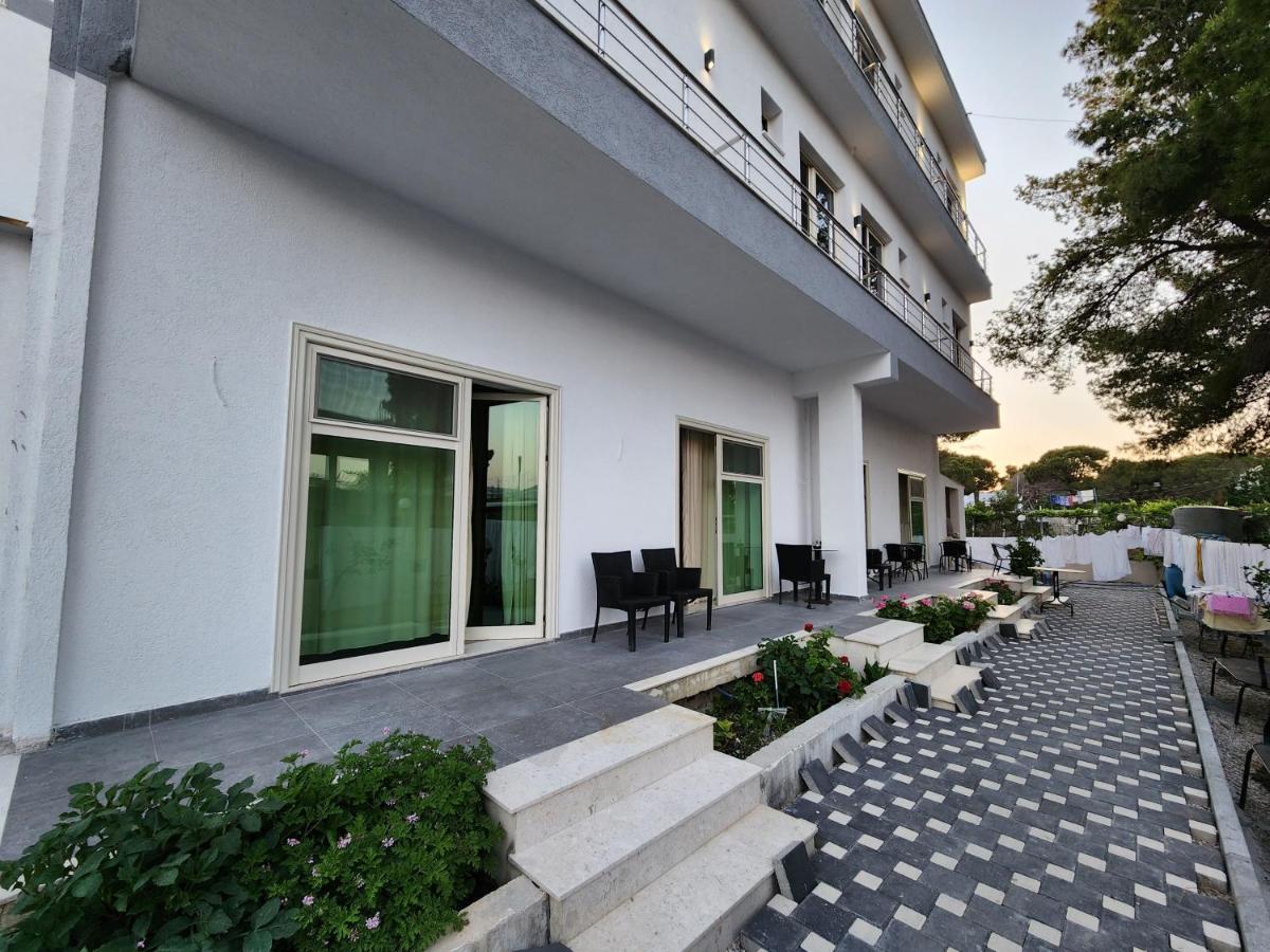 Vlorë Sea Front Villa מראה חיצוני תמונה