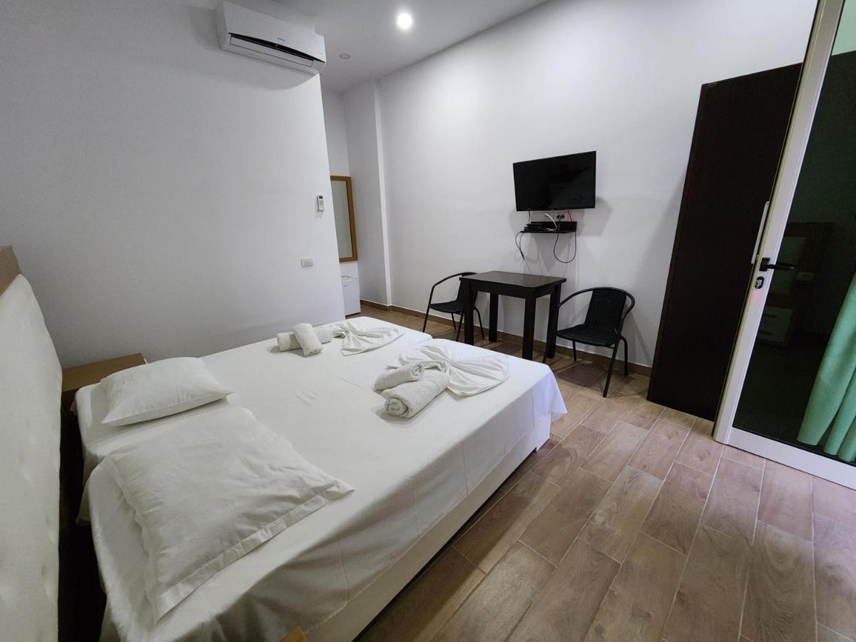 Vlorë Sea Front Villa מראה חיצוני תמונה