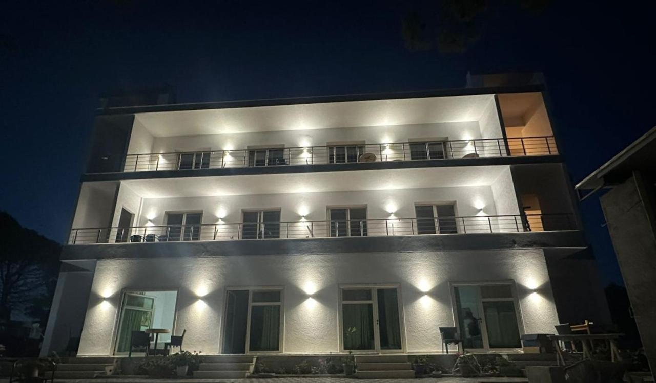 Vlorë Sea Front Villa מראה חיצוני תמונה